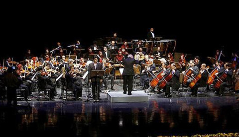 ارکستر ملی ایران در عمارت چهلستون به روی صحنه می رود