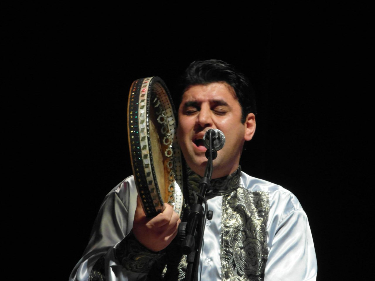 اجرای کنسرت «شب فضولی» توسط ناصر عطاپور در استانبول | وضعیت آموزش موسیقی آذربایجان در چه شرایطی قرار دارد؟