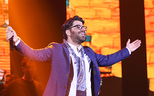 اشک‌های حامد همایون در اولین کنسرتش/ دعای مادر برای خواننده جوان