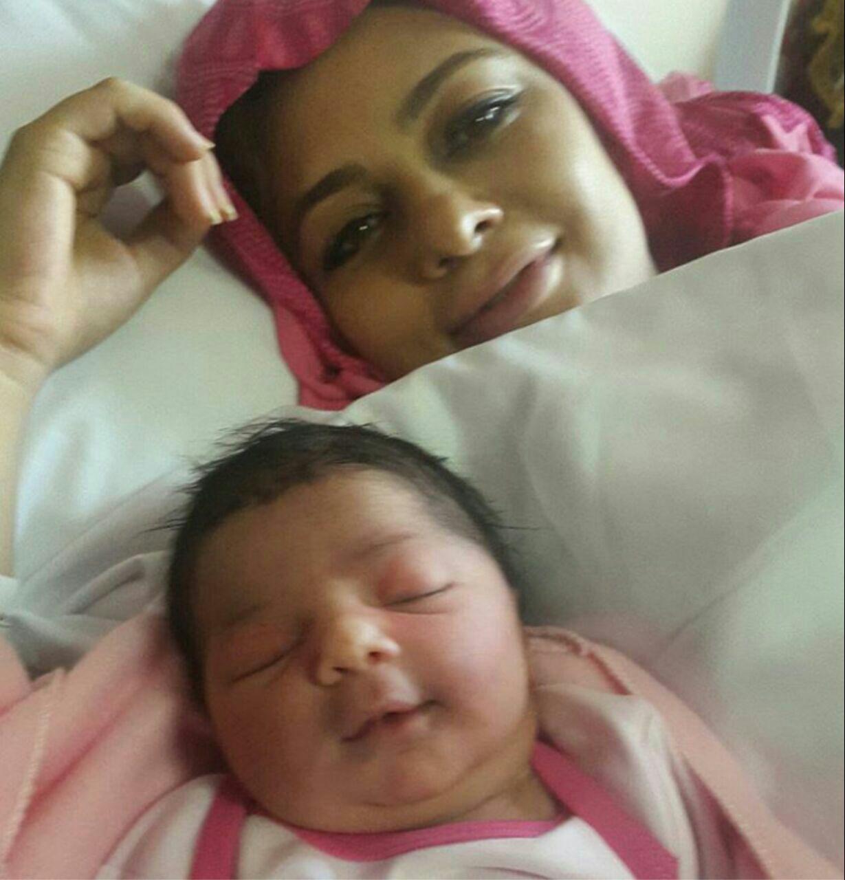 عکس|یکتا ناصر و دخترش در اولین ساعات تولد
