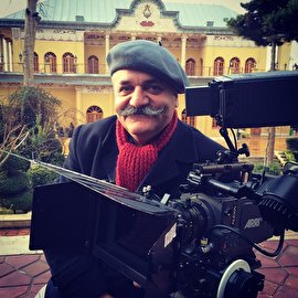 افتتاحیه نمایشگاه آثار آقای کارگردان «  خاص » برگزار می شود + رونمایی از یک ویدئو جذاب از حضور امیرشهاب رضویان روبروی کاخ سفید!