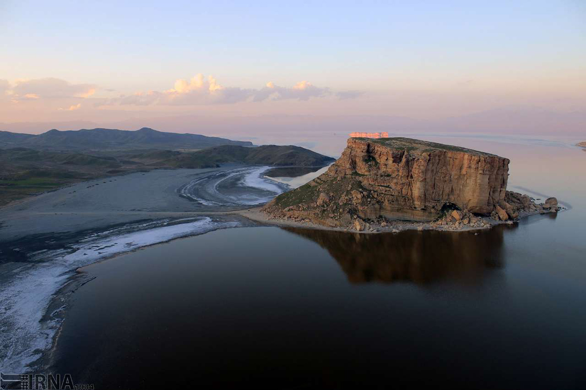 وزارت نیرو هنوز حق‌آبه زیست محیطی دریاچه ارومیه را پرداخت نکرده است!