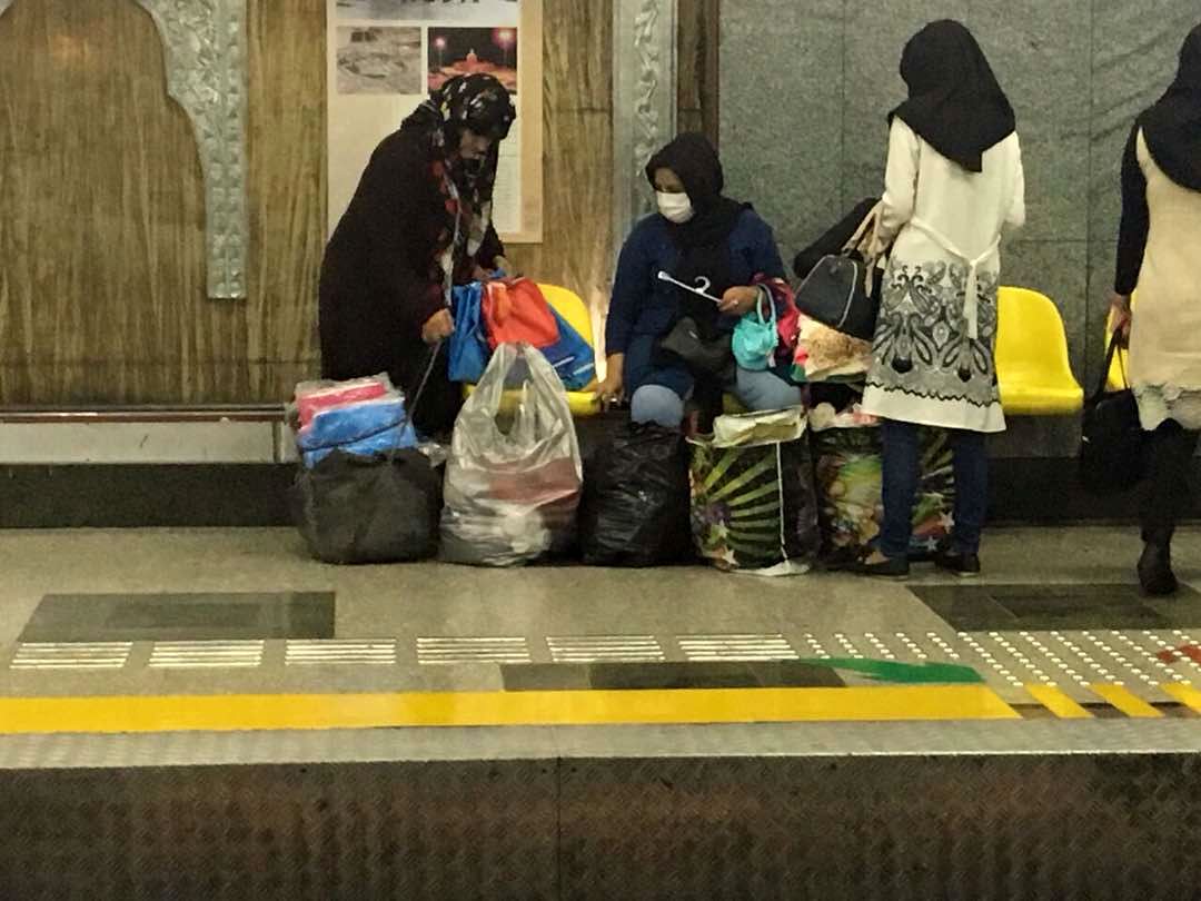 متولی ساماندهی دستفروشان متروی تهران کیست! / ۶۰ میلیارد تومان هزینه اوِرهال قطار‌های مترو  | چرا دولت ها اهمیتی به بروزرسانی سیستم مترو نمی دهند؟