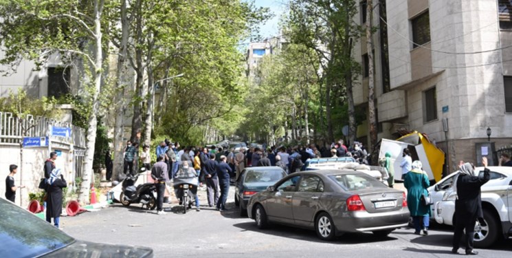 درهای غیر مجاز در ورودی معابر، کوچه ها و بن بست های شمال تهران جمع آوری می شود