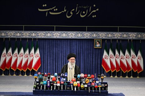 رهبرانقلاب در روز سرنوشت ایران چه گفتند؟
