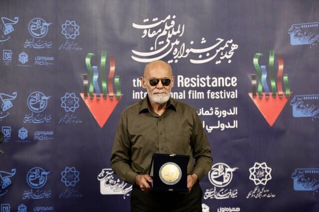 جمشید هاشم پور تجلیل از جمشید هاشمپور، احمدرضا درویش و مجید انتظامی در شبی برای سینمای مقاومت