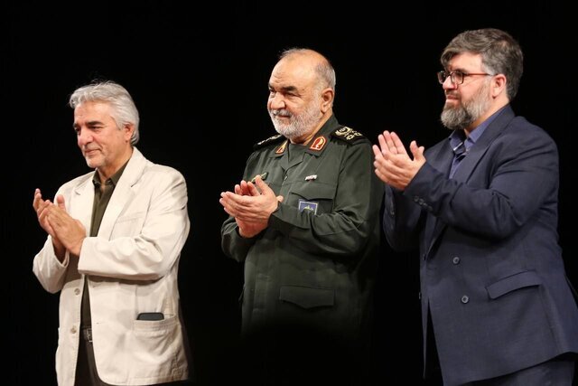 تجلیل از جمشید هاشمپور، احمدرضا درویش و مجید انتظامی در شبی برای سینمای مقاومت تجلیل از جمشید هاشمپور، احمدرضا درویش و مجید انتظامی در شبی برای سینمای مقاومت
