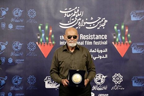 تجلیل از جمشید هاشم‌پور، احمدرضا درویش و مجید انتظامی در شبی برای سینمای مقاومت