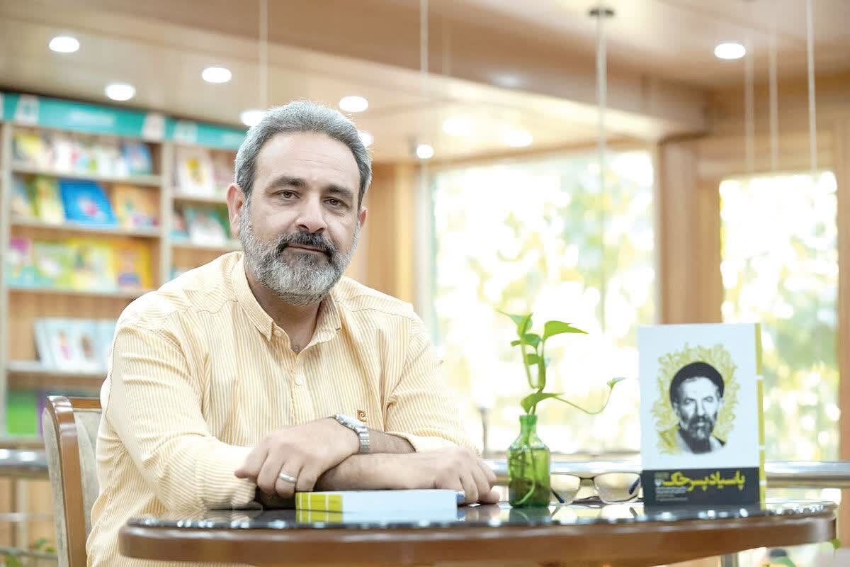 مطالعه زندگی شهدا راهگشای زندگی است/ رونمایی از تقریظ مقام معظم رهبری بر کتاب «پاسیاد پسر خاک» مطالعه زندگی شهدا راهگشای زندگی است/ رونمایی از تقریظ مقام معظم رهبری بر کتاب «پاسیاد پسر خاک»