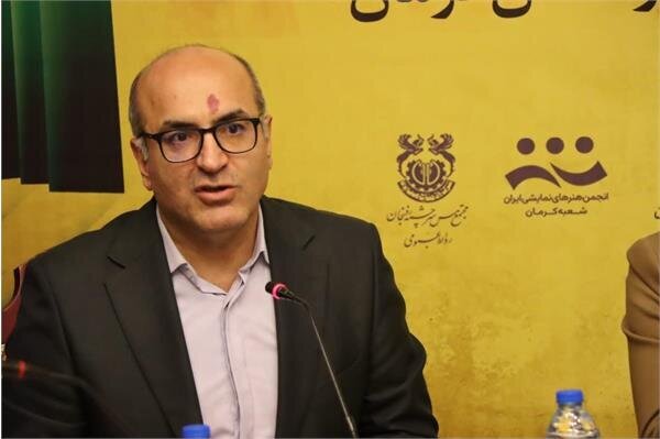 جشنواره تئاتر کرمان با حضور پررنگ هنرمندان به ایستگاه آخر رسید! جشنواره تئاتر کرمان با حضور پررنگ هنرمندان به ایستگاه آخر رسید!