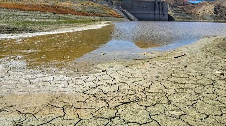 شبکه فرسوده آب تهران باید فوراً نوسازی شود / تخلیه پایتخت غیرعملی است!